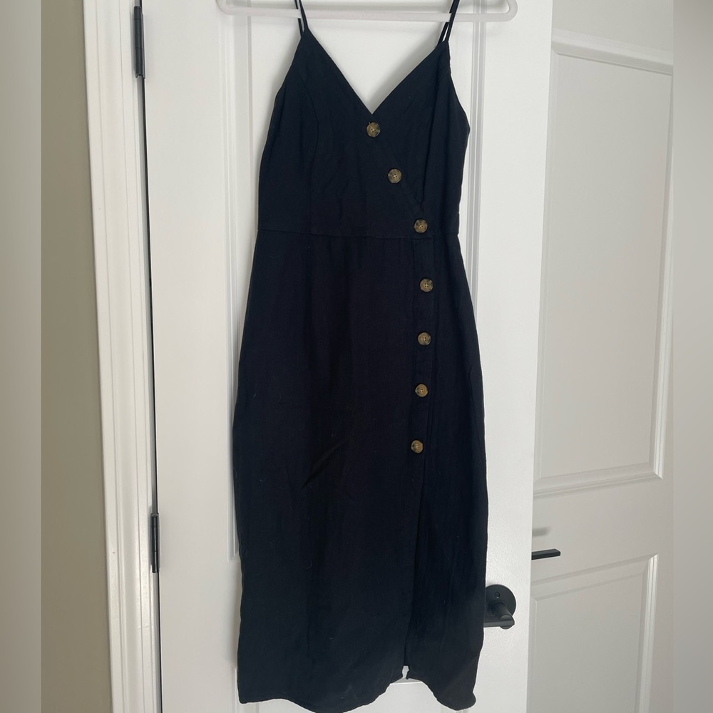 Abercrombie & Fitch Black Button-Accent V-Neck Maxi Dress